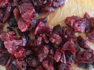 2、雪花牛轧饼干酥,蔓越莓剪碎