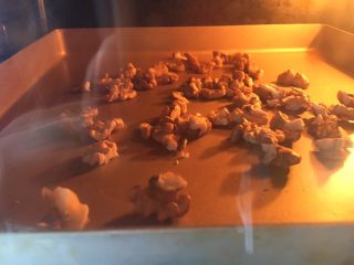 3、雪花牛轧饼干酥,核桃仁烤香