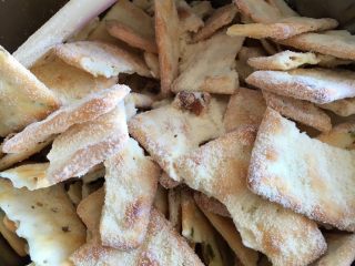 7、雪花牛轧饼干酥,初步地混合均匀