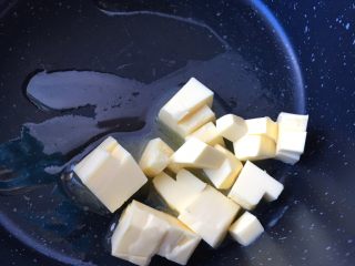 8、雪花牛轧饼干酥,黄油小火融化