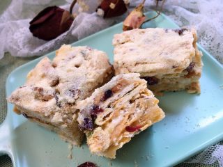 14、雪花牛轧饼干酥,冷却后切块吧，大小随意，最好密封保存否则易受潮