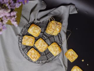 12、杏仁奶酪饼干,出炉晾凉。