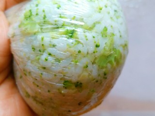 8、迷彩饭团,保鲜膜收口