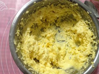 6、奶香曲奇,充分打匀