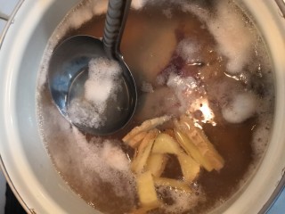 5、凉拌猪肝,大火烧开，撇去浮沫，关小火焖1小时