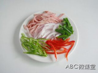 2、鸡蛋披萨,如图，把部分材料切丝