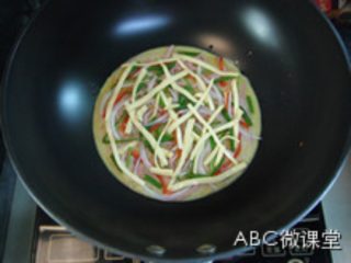 8、鸡蛋披萨,如图