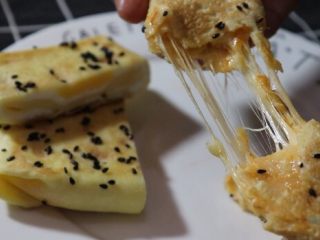 11、简单快手鸡蛋卷,做好啦，还可以拉丝????