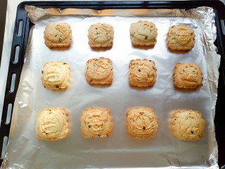 14、香葱桃酥,出炉啦！晾凉后装入保鲜袋保存，香酥美味！