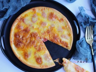 17、薄底香肠披萨,迫不及待切一块开吃～