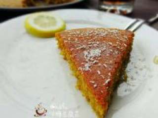 9、咖啡酒柠香椰丝蛋糕,在撒上椰丝，淋上咖啡焦糖酱即可