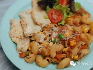 8、酸甜早餐意面,煮熟后与酱汁拌在一起就可以啦，祝你吃得开心。