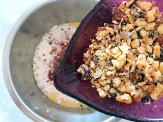 13、酥到掉渣~黑芝麻核桃可可酥酥酥,加入核桃仁碎