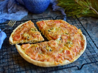 12、金枪鱼火腿披萨,成品图