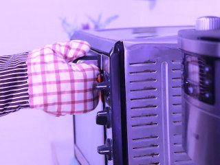 20、肉松盒子蛋糕,放入提前预热好的烤箱中160度烤25分钟