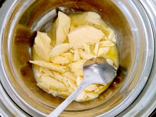 6、超长拉丝批萨,黄油隔水融化