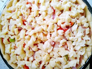 20、超长拉丝批萨,最后再撒一层芝士碎