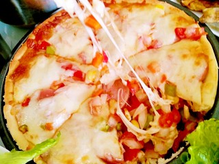 23、超长拉丝批萨,新鲜出炉的批萨，拉丝很长呢