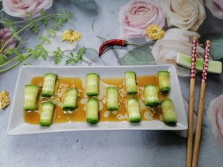 15、凉拌黄瓜卷,拍上成品图，一道美味又低脂的凉拌黄瓜卷就完成了。