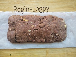 6、可可核桃脆饼,170℃，烤20min，表面有些开裂，没关系