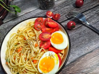 10、双仔意面,一碗诱人的意面做好了。