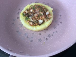 16、鳕鱼米饭披萨,加入提前炒熟的馅料