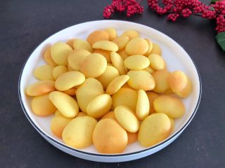 10、蛋黄饼干,成品图，酥脆香甜。