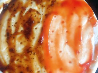 5、培根火腿披萨,也可以一半黑胡椒一半蕃茄酱