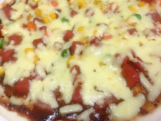 8、培根火腿披萨,烤箱180～200度烤制8-10分钟