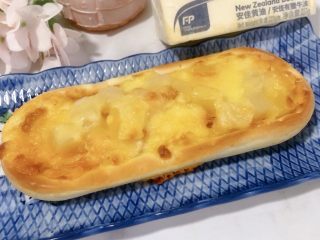 10、培根火腿披萨,撒上喜欢的水果 就完成了一道水果披萨