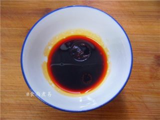 8、凉拌爽脆双色卷,拌匀，放在一旁待用