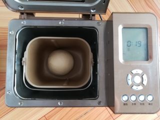 4、缤纷水果披萨,整理一下收圆面团，继续发酵