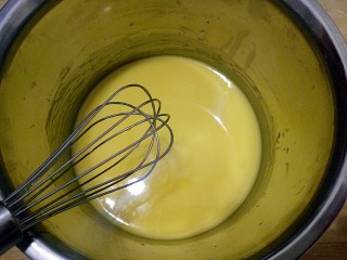 3、辅食计划~芝麻小酥饼,手动打蛋器打匀