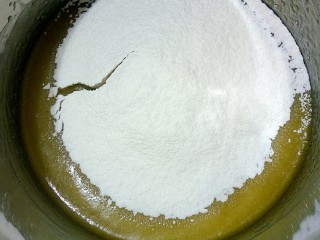 6、辅食计划~芝麻小酥饼,筛入低筋面粉泡打粉