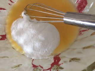 4、杏仁核桃饼干（无泡打粉、苏打粉）,放入砂糖