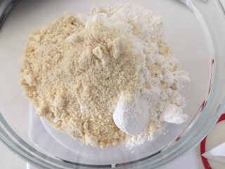 7、杏仁核桃饼干（无泡打粉、苏打粉）,放入杏仁粉