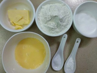 1、纽扣饼干,准备食材。