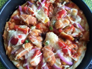 19、鸡丁蘑菇披萨,趁热吃吧，很香，饼底也不会很硬