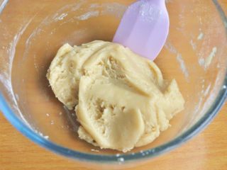 4、藜麦核桃酥,混合均匀。