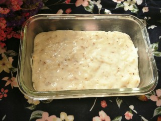 14、玫瑰牛奶椰丝小方,煮至浓稠以后倒入方形的碗里