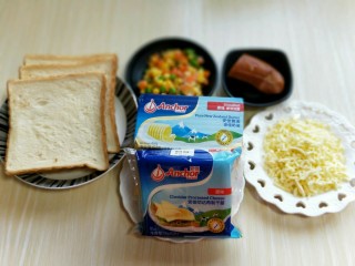 4、做年货+快手吐司披萨-田园风光,准备好食材。