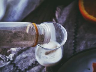 13、春日香橙萝卜沙拉 健康低卡,撒两下胡椒粉,搅拌均匀