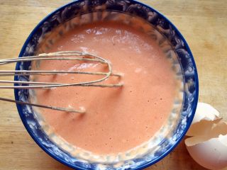 12、百变鸡蛋＋星星番茄鸡蛋饼,搅拌均匀，拌到面糊无颗粒