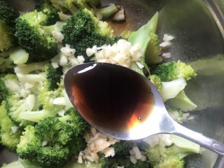 10、凉拌西兰花（减脂）,加入一勺醋