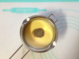 17、西兰花培根咸派,加入盐和适量的黑胡椒调味