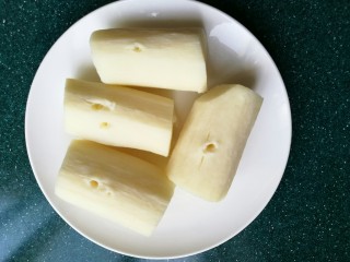 2、????爱心焗山药????,当山药蒸到用筷子轻轻一插，就能轻易插透时就可以了