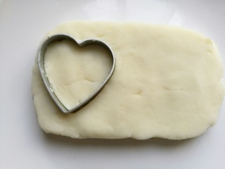6、????爱心焗山药????,用心形模具压出心形状，