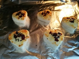 13、????爱心焗山药????,放入烤箱上火220.下火200，烤15分钟即可。