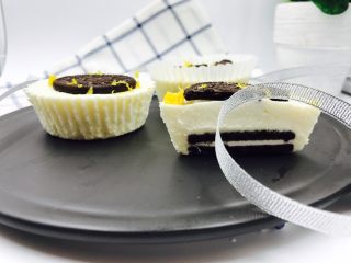 18、清爽甜点《柠檬Oreo芝士蛋糕》【蛋糕】,拿出来，先拍照，在享受！！嗯嗯，人生就该如此啊！