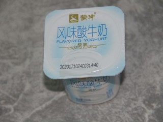 12、奥利奥火龙果酸奶奶油杯,准备一盒酸奶